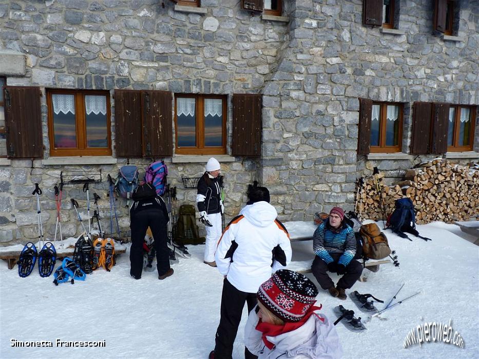 15 ALTRI ESCURSIONISTI ALL'ARRIVO.JPG